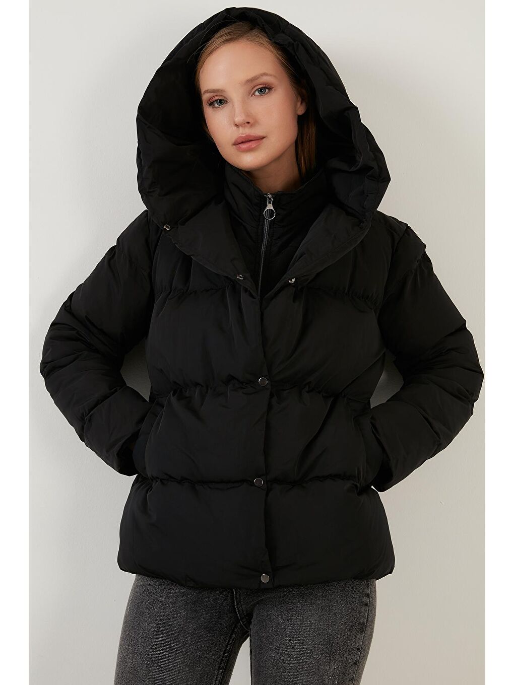 Siyah Fermuarlı Dik Yaka Kapüşonlu Şişme Mont 497BUSE-4