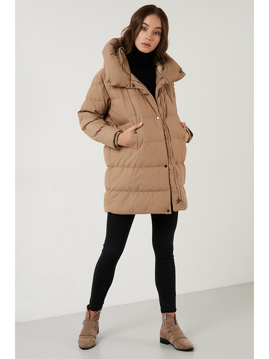 Bej Cep Detaylı Kapüşonlu Uzun Oversize Şişme Mont 497MELODY