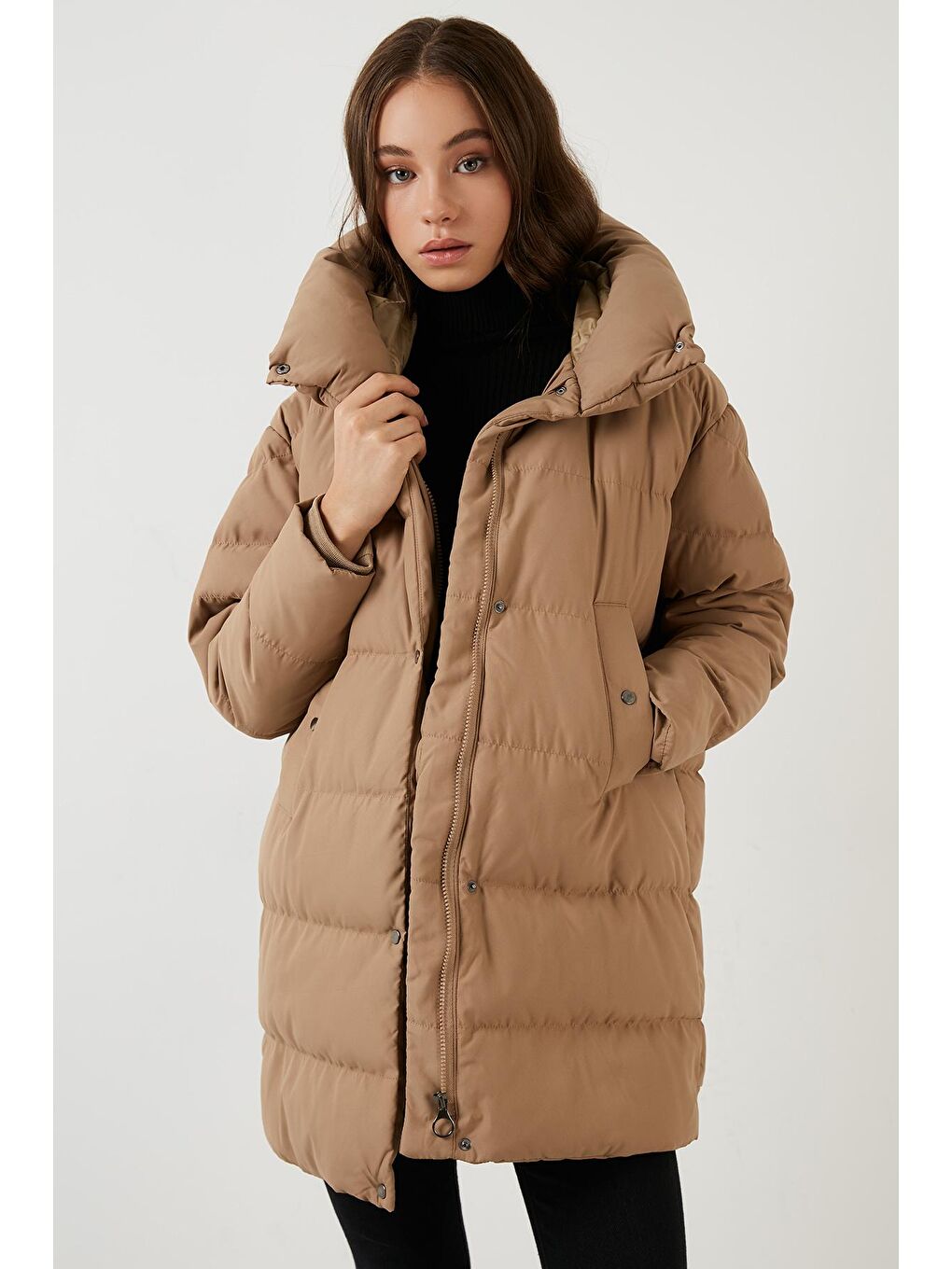 Bej Cep Detaylı Kapüşonlu Uzun Oversize Şişme Mont 497MELODY-3