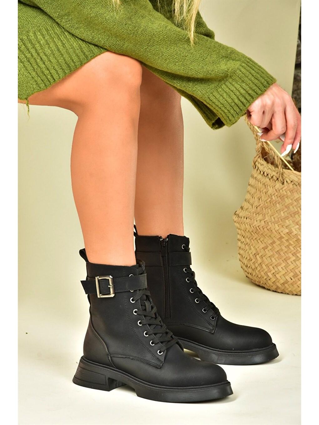 N6742601 Siyah Kadın Bot-1