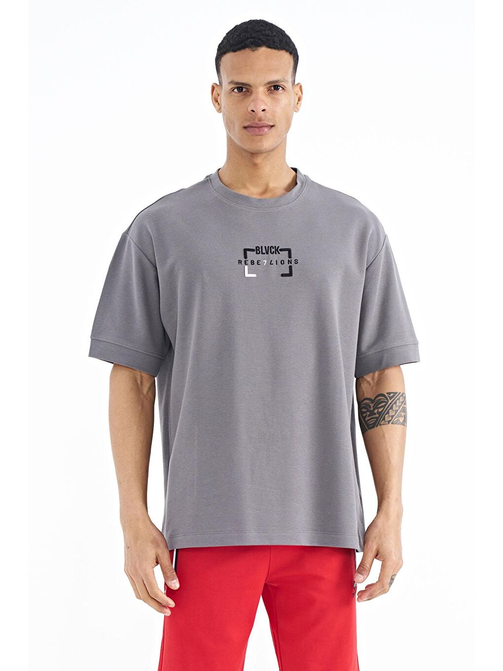 Koyu Gri Yazı Nakışlı O Yaka Oversize Erkek Tişört - 88192