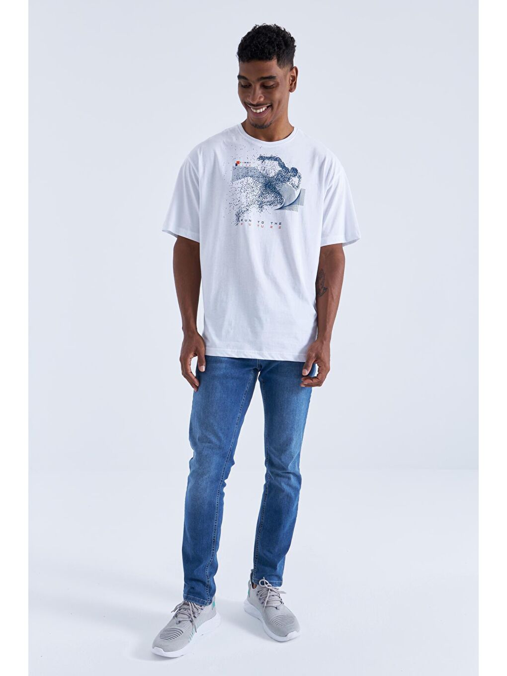 Beyaz Baskı Detaylı O Yaka Erkek Oversize Tişört  - 88093-1