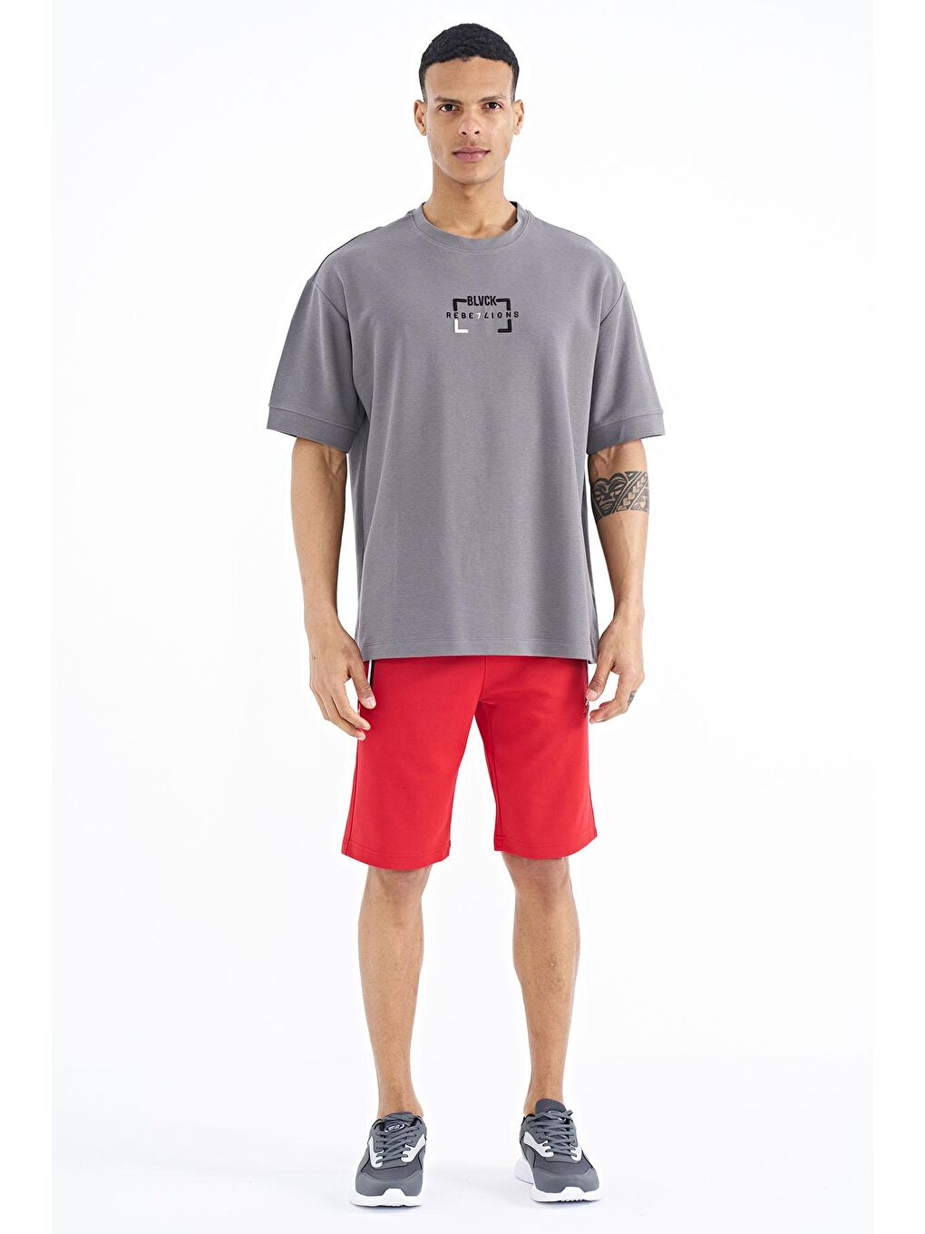 Koyu Gri Yazı Nakışlı O Yaka Oversize Erkek Tişört - 88192-1