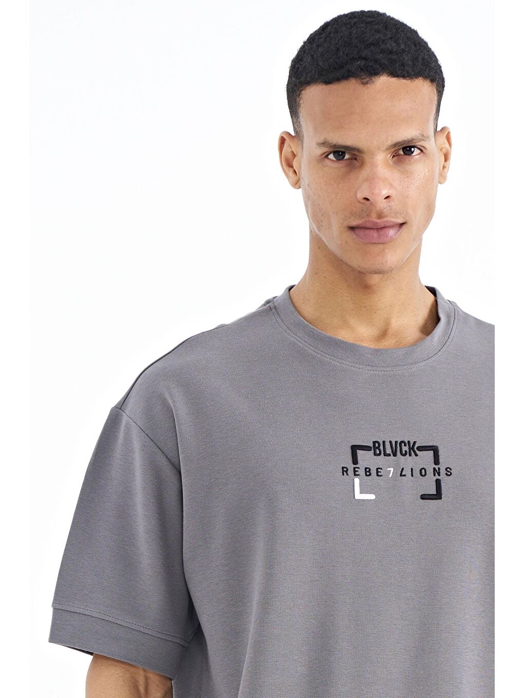 Koyu Gri Yazı Nakışlı O Yaka Oversize Erkek Tişört - 88192-2