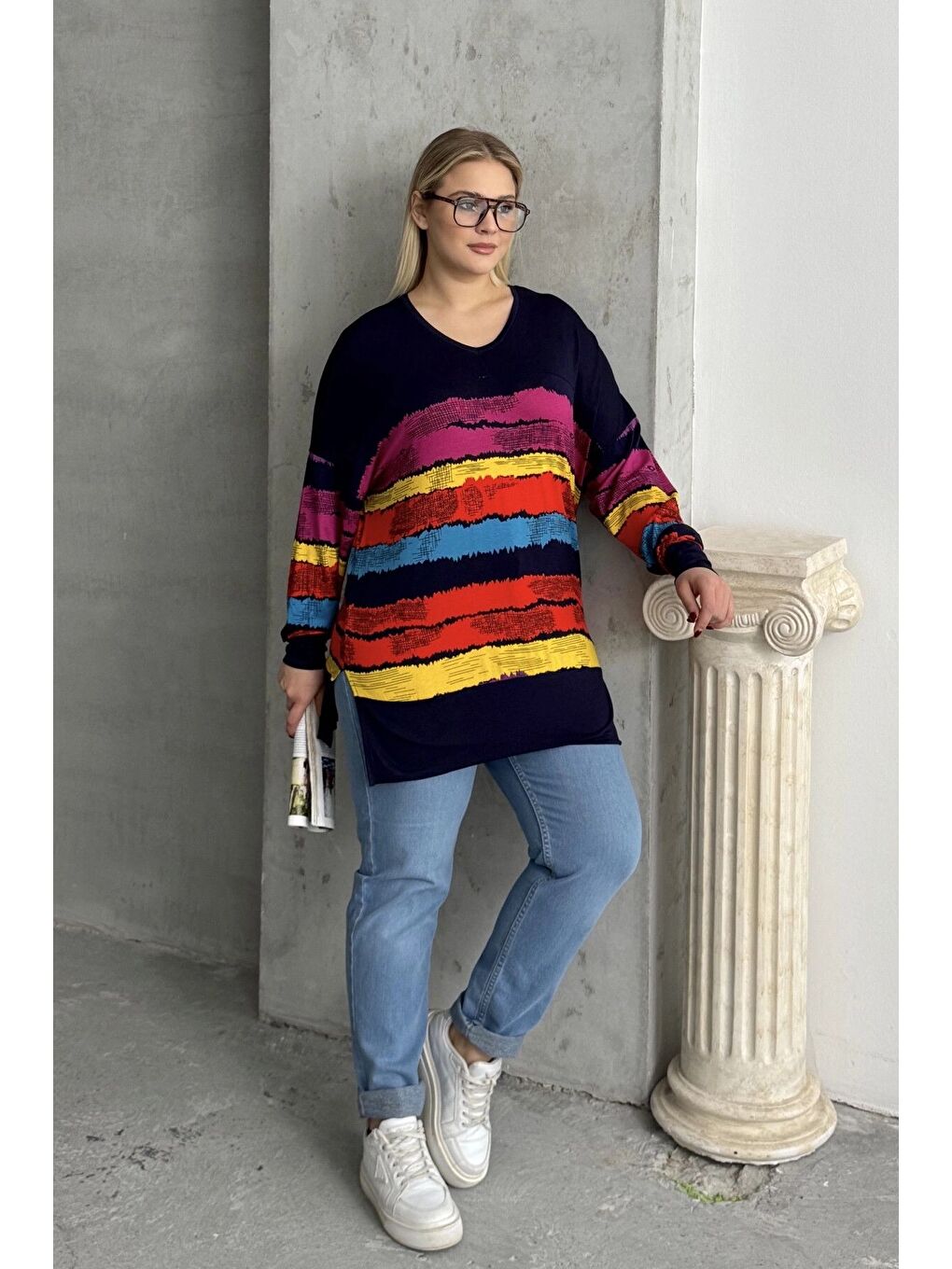 Lacivert Büyük Beden V Yaka Çizgili Yanları Yırtmaçlı Uzun Kollu Bluz 303118-3