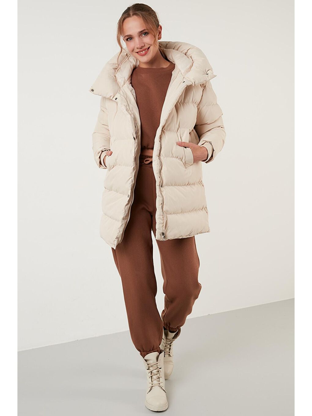 Ekru Cep Detaylı Kapüşonlu Uzun Oversize Şişme Mont 497MELODY-2