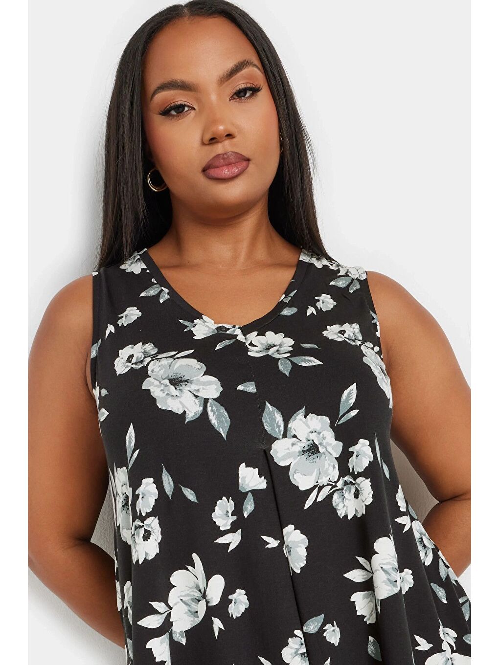 Siyah Büyük Beden Sıfır Kol V Yaka Desenli Elastanlı Bluz 303422-3