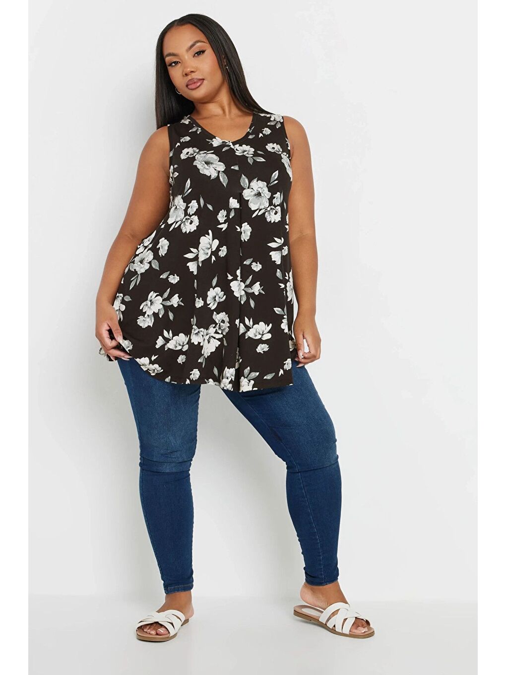 Siyah Büyük Beden Sıfır Kol V Yaka Desenli Elastanlı Bluz 303422-4