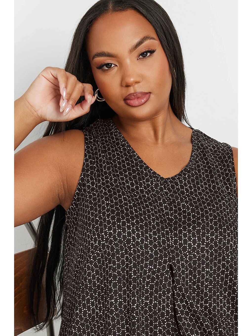 Siyah Büyük Beden Sıfır Kol V Yaka Desenli Elastanlı Bluz 303419-1