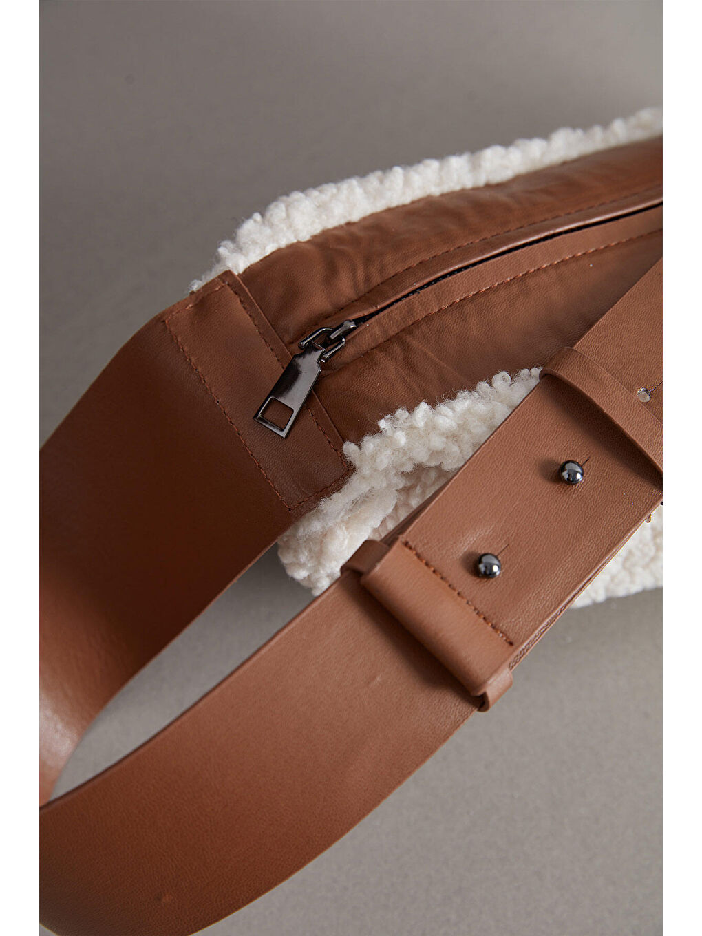 Suni Kürklü Çapraz Çanta Bej-5