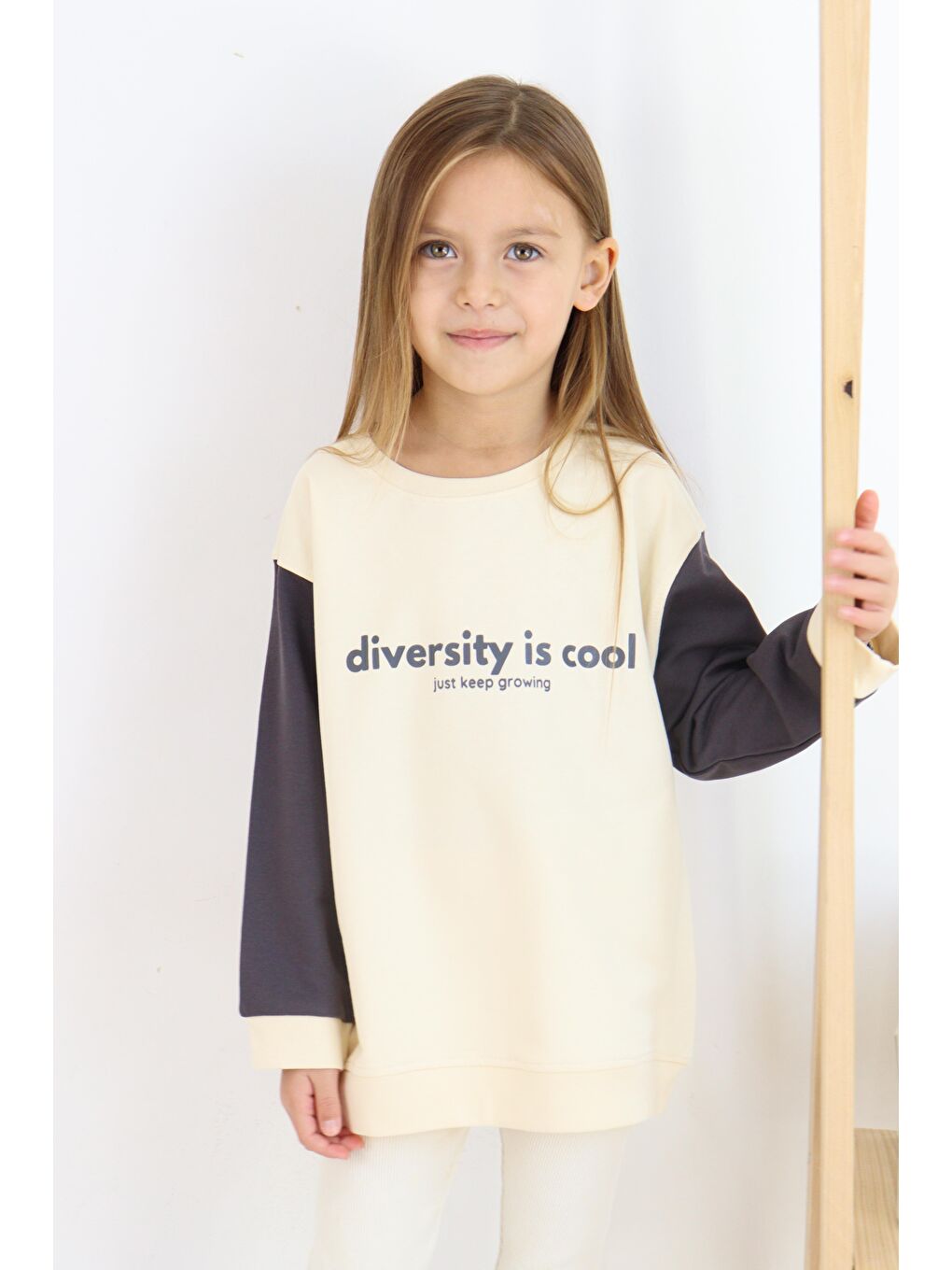 Ekru Diversity Baskılı Unisex Sweatshirt