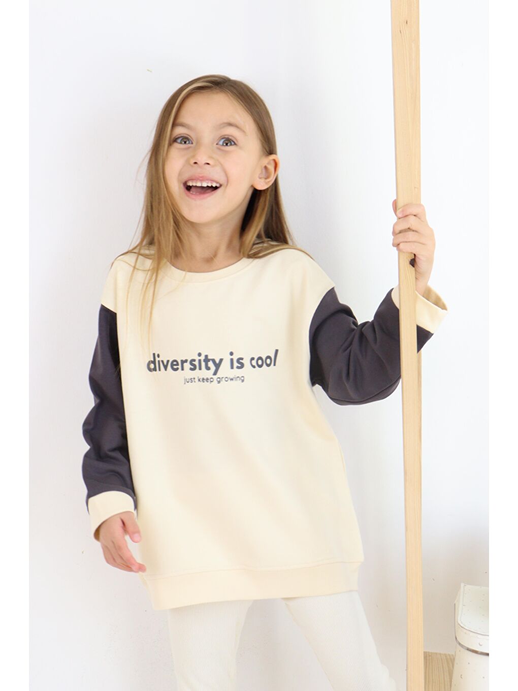 Ekru Diversity Baskılı Unisex Sweatshirt-1