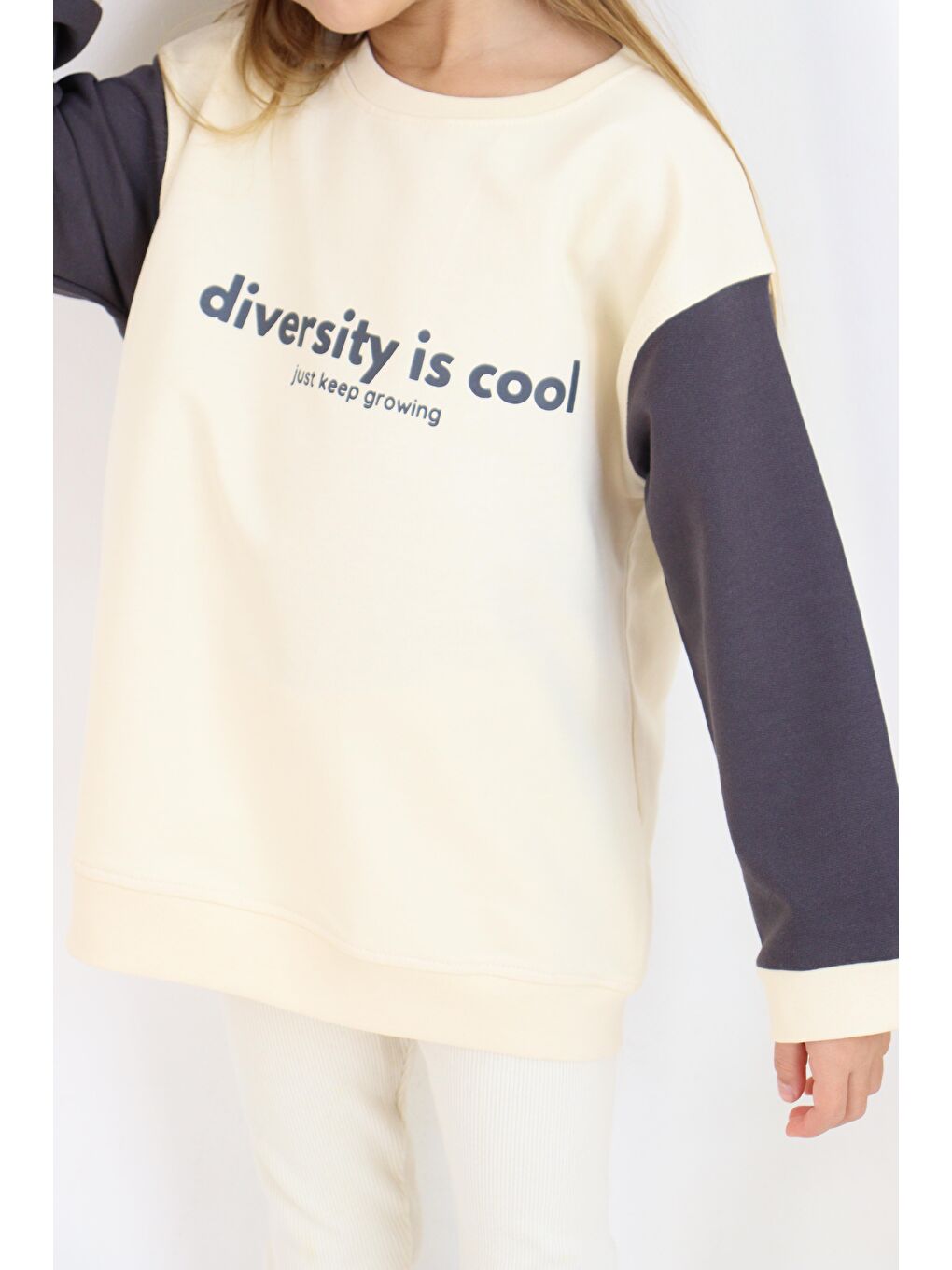 Ekru Diversity Baskılı Unisex Sweatshirt-2