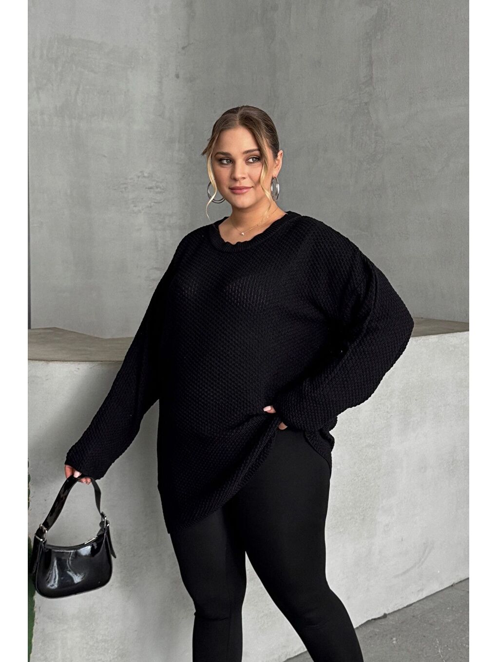 Siyah Büyük Beden Uzun Kollu Bisiklet Yaka İnce Triko Kazak 302141