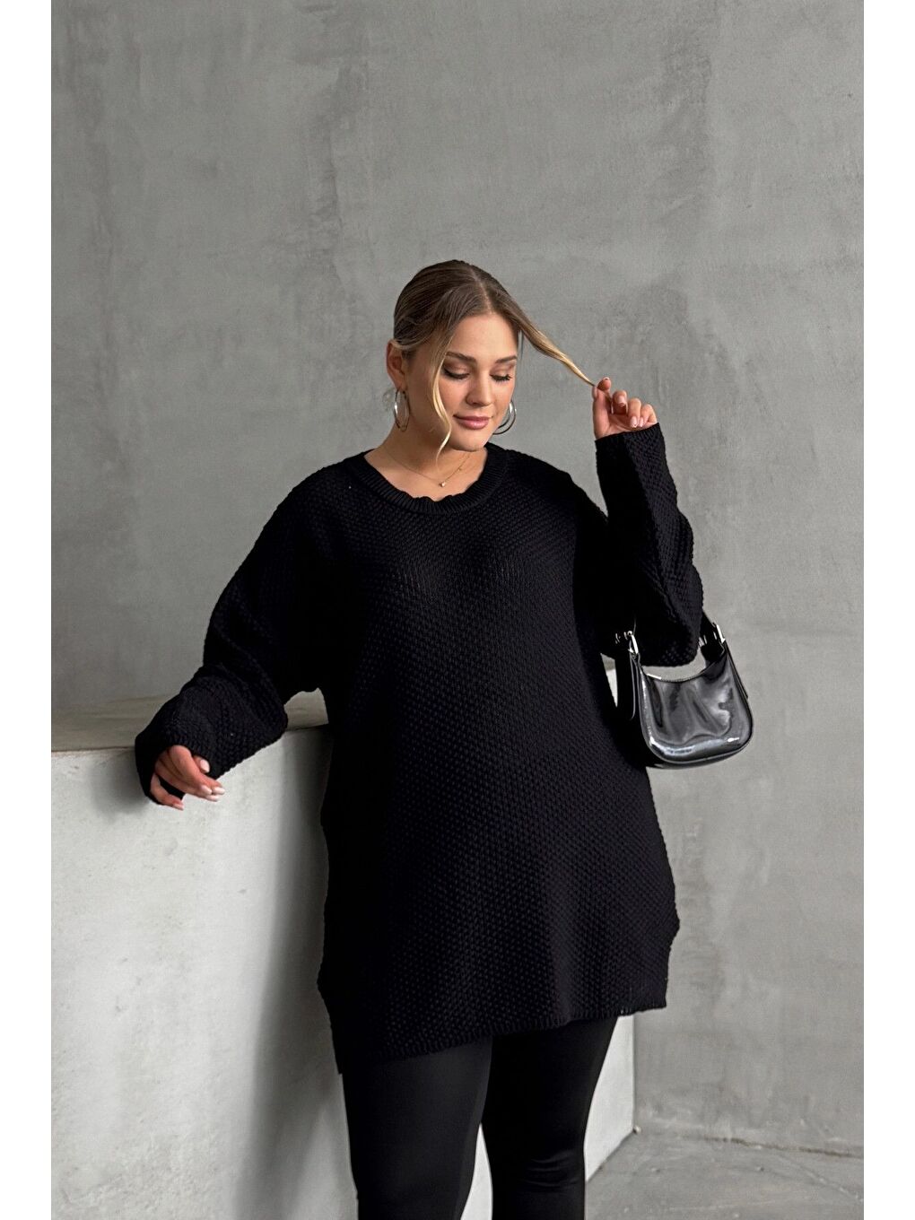 Siyah Büyük Beden Uzun Kollu Bisiklet Yaka İnce Triko Kazak 302141-1