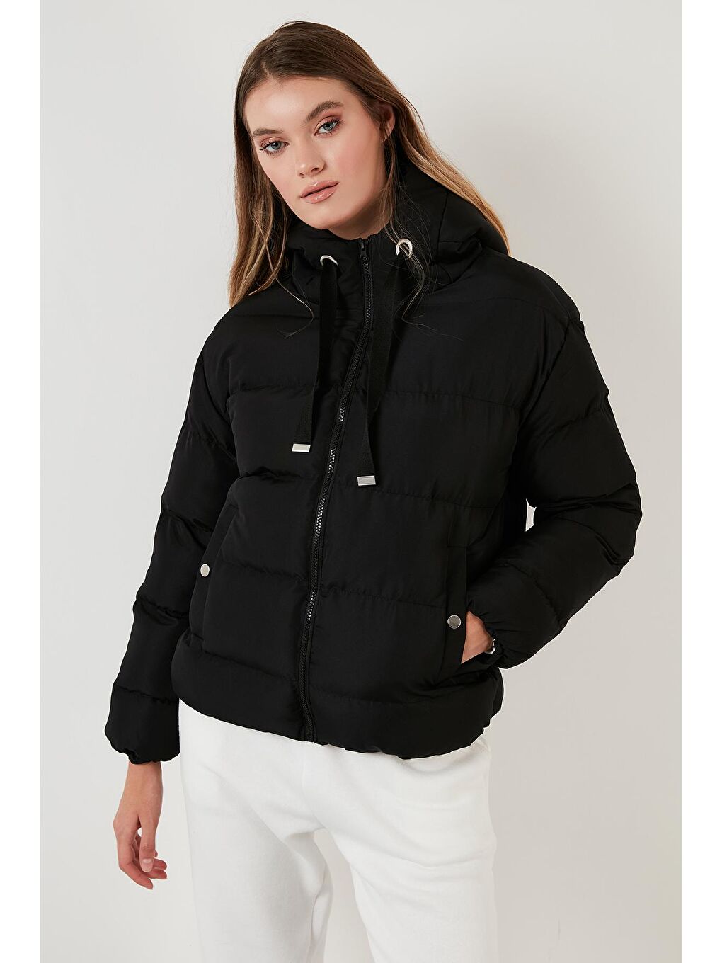 Siyah Kapüşonlu Cepli Şişme Mont 6020022