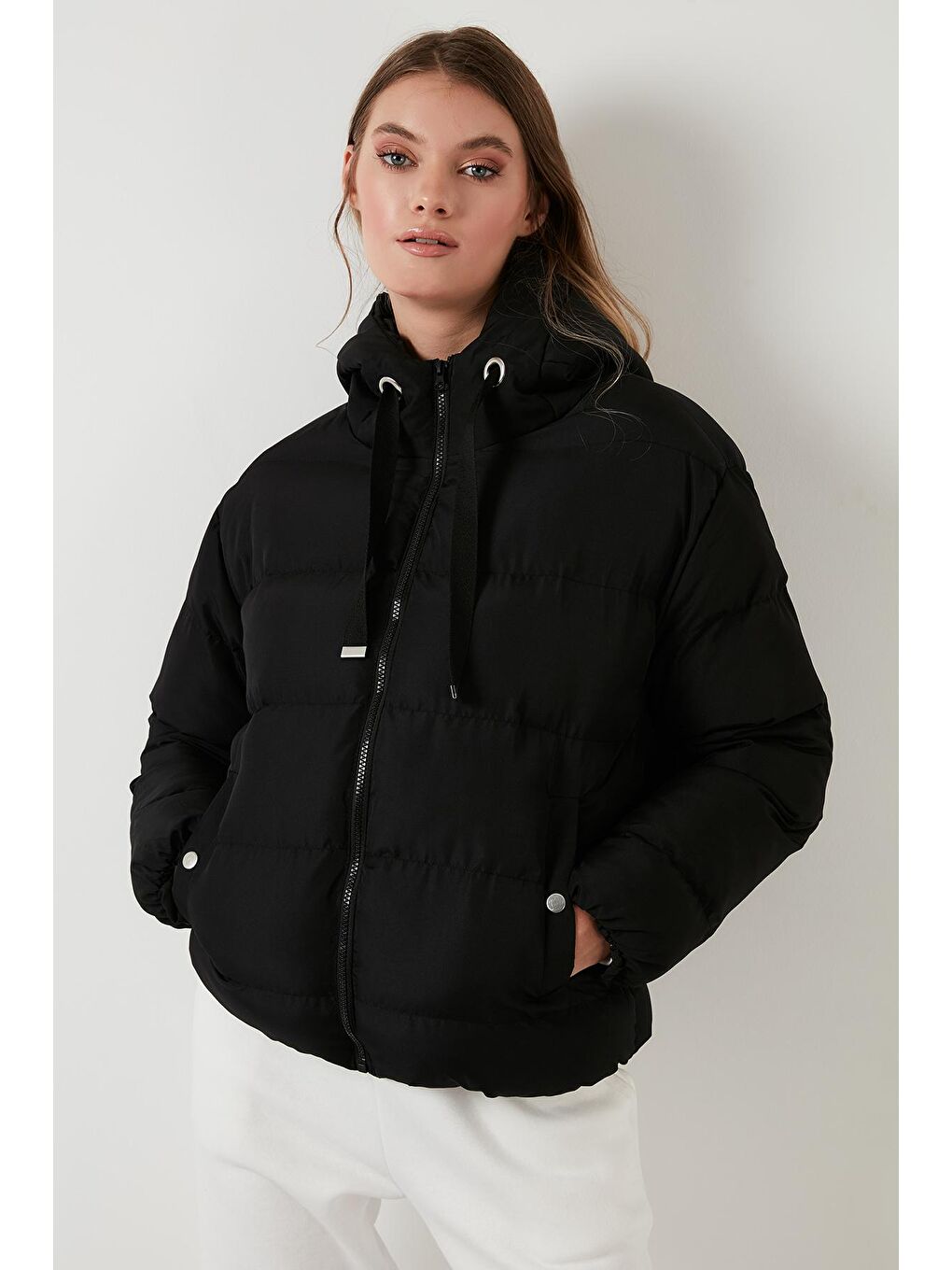 Siyah Kapüşonlu Cepli Şişme Mont 6020022-2