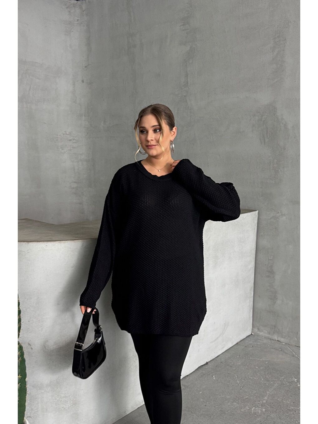 Siyah Büyük Beden Uzun Kollu Bisiklet Yaka İnce Triko Kazak 302141-3