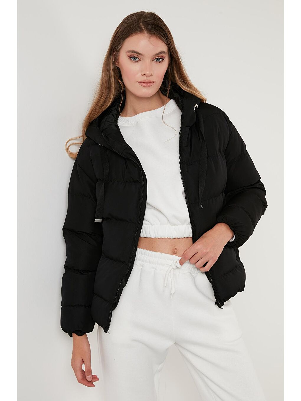 Siyah Kapüşonlu Cepli Şişme Mont 6020022-3