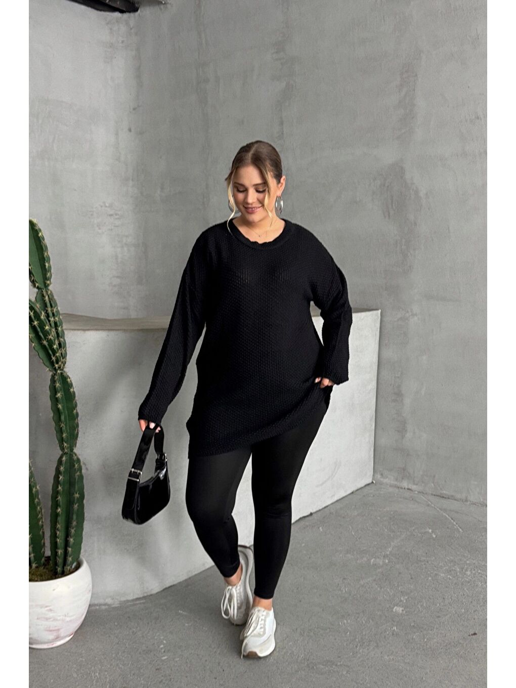 Siyah Büyük Beden Uzun Kollu Bisiklet Yaka İnce Triko Kazak 302141-5