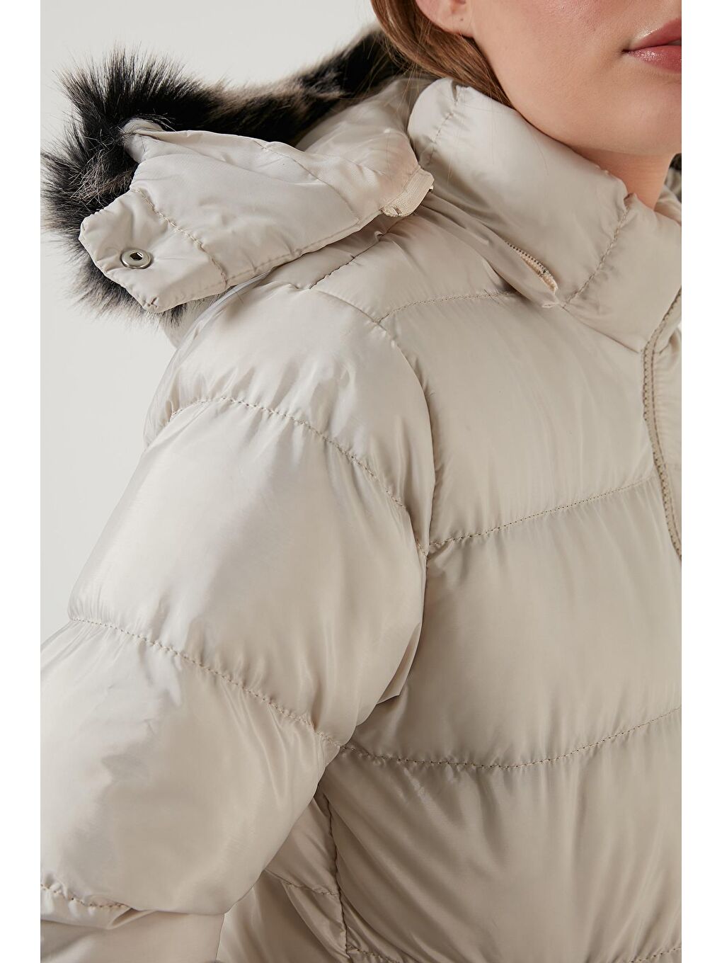 Gri Yakası Tüylü Çıkarılabilir Kapüşonlu Cepli Şişme Mont 5769000-3