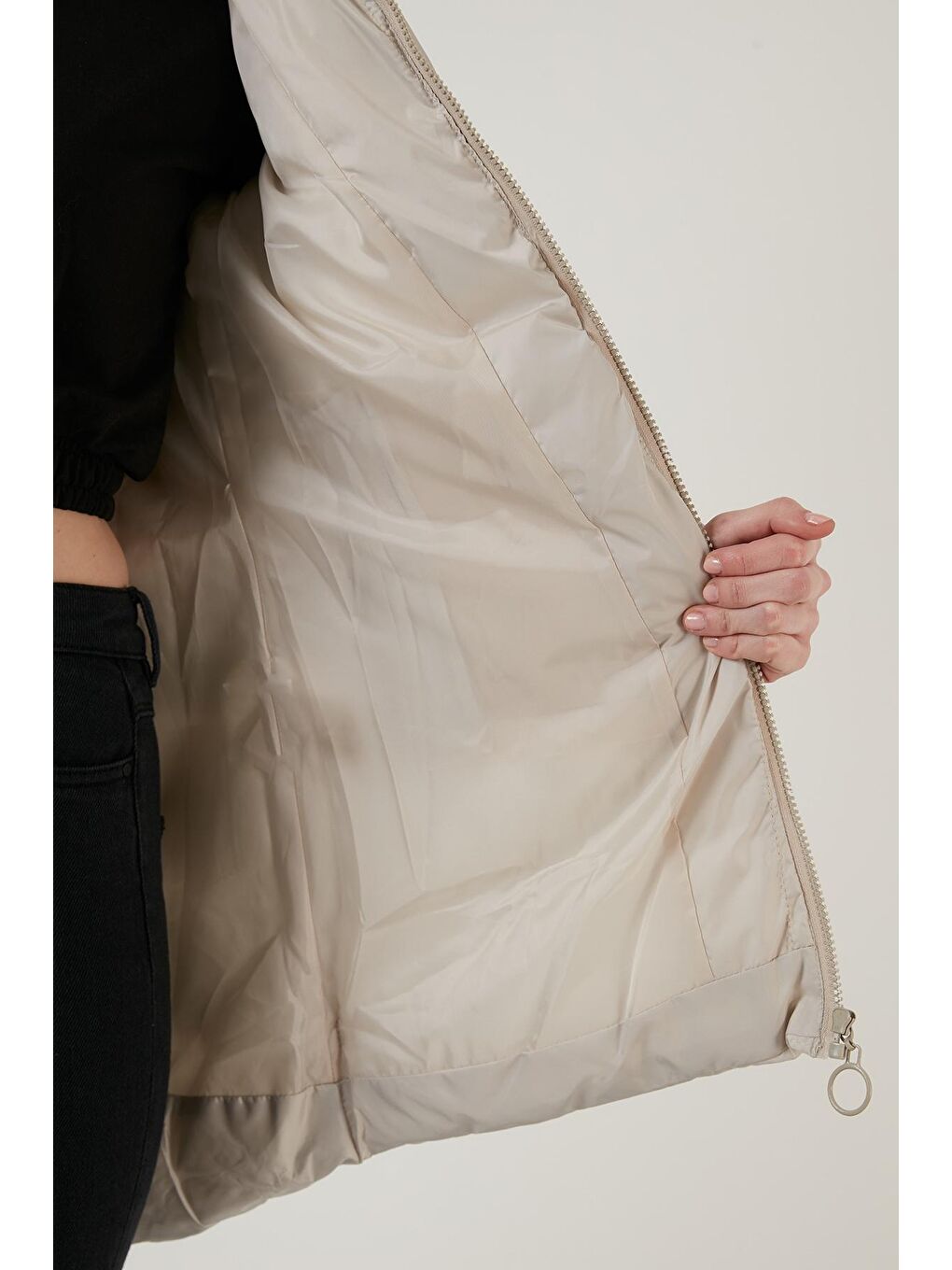 Gri Yakası Tüylü Çıkarılabilir Kapüşonlu Cepli Şişme Mont 5769000-4