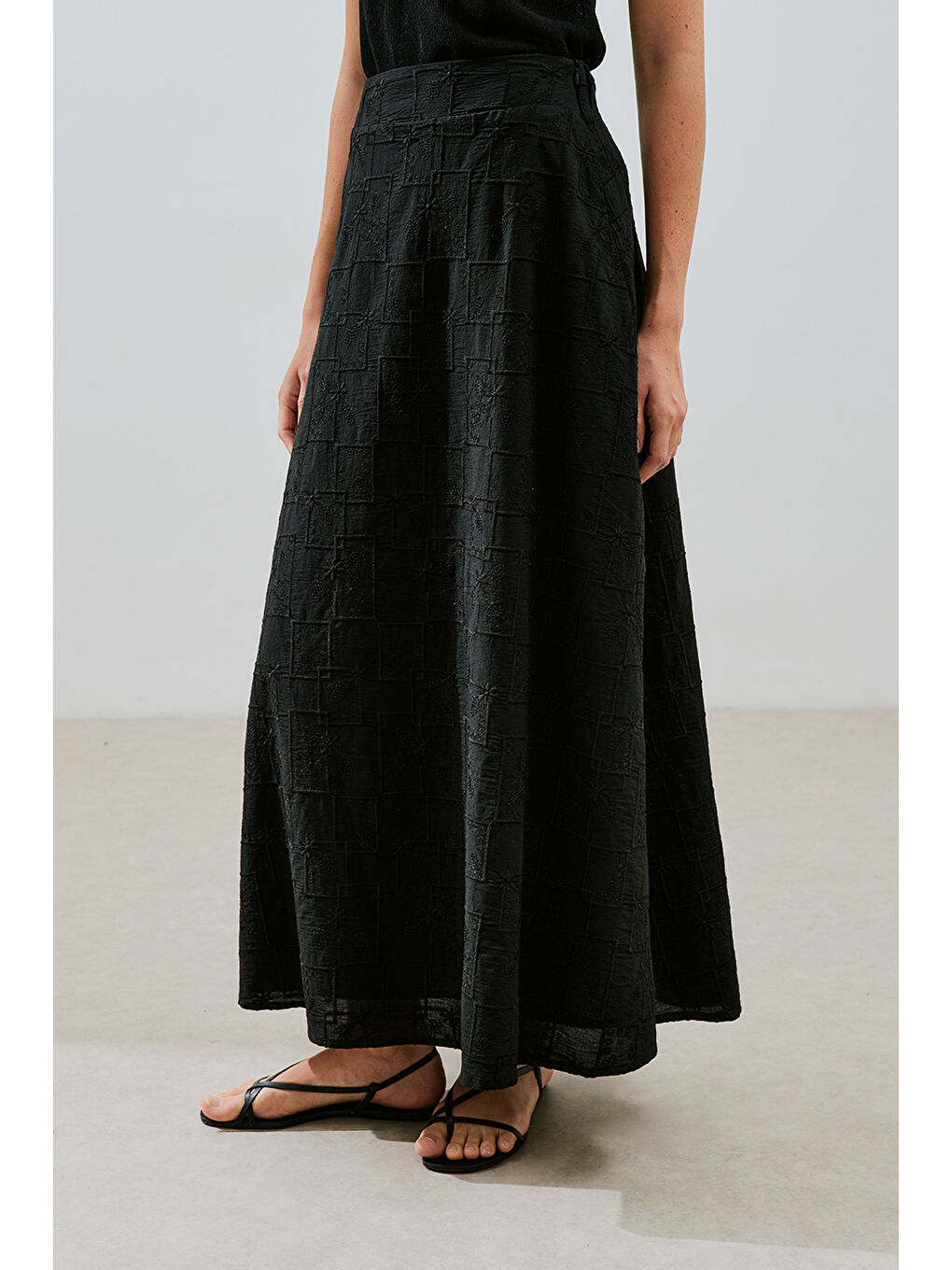 Nakışlı Midi Etek Siyah-3