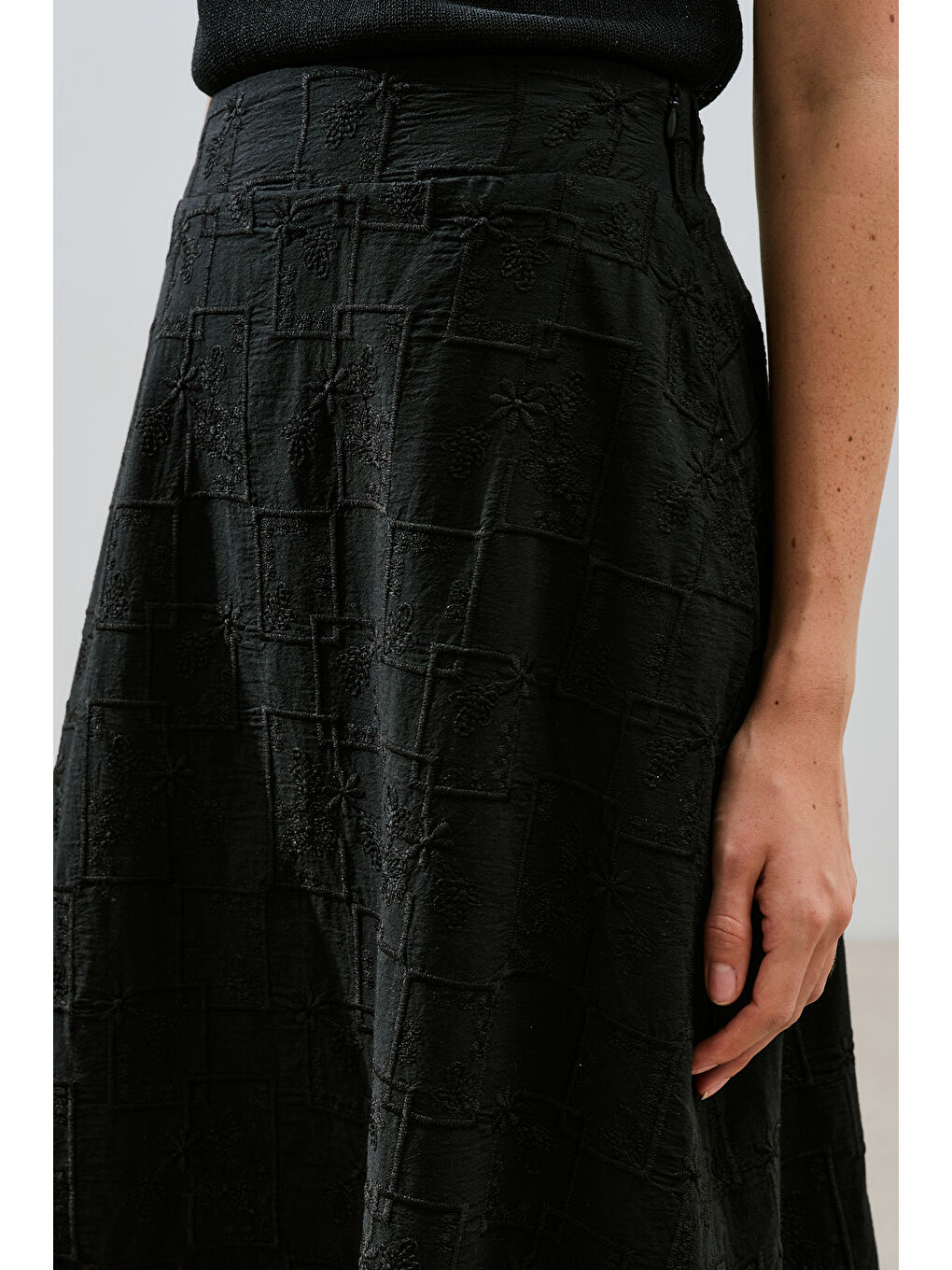 Nakışlı Midi Etek Siyah-4