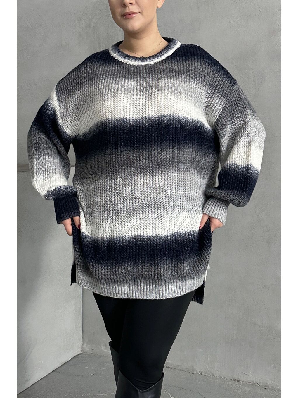 Siyah Büyük Beden Uzun Kollu Bisiklet Yaka Renk Bloklu Yırtmaçlı Triko Kazak 302345-5