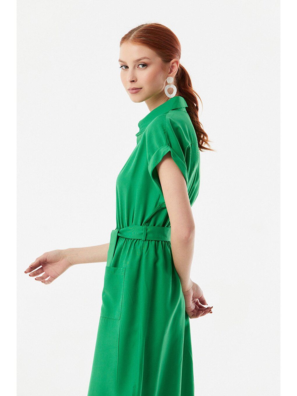 Yeşil Boydan Düğmeli Beli Lastikli Kuşaklı Elbise-2