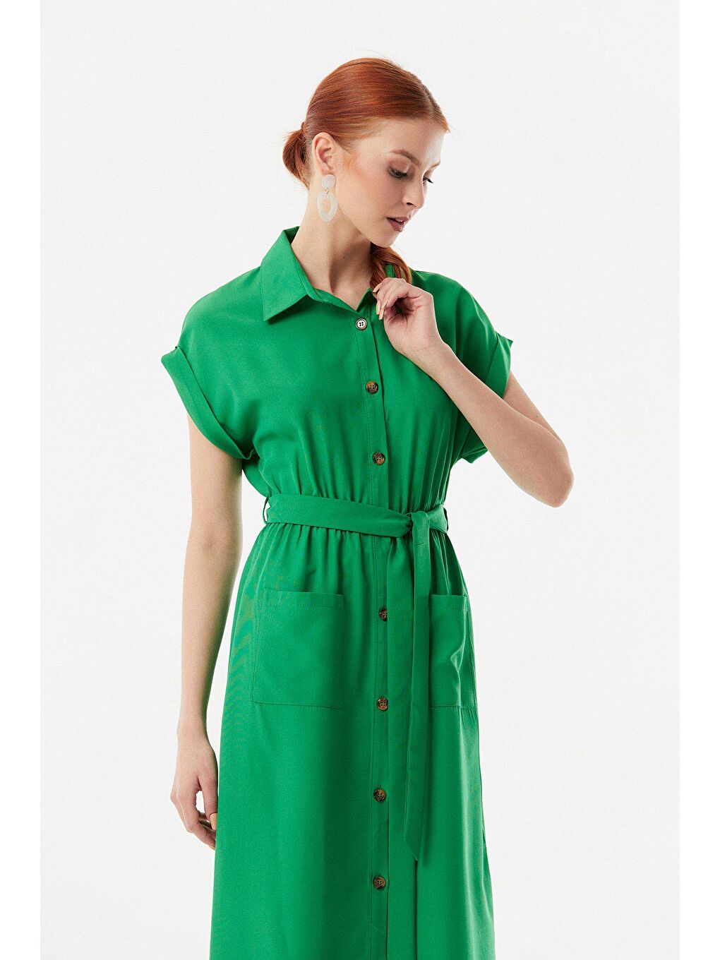 Yeşil Boydan Düğmeli Beli Lastikli Kuşaklı Elbise-4