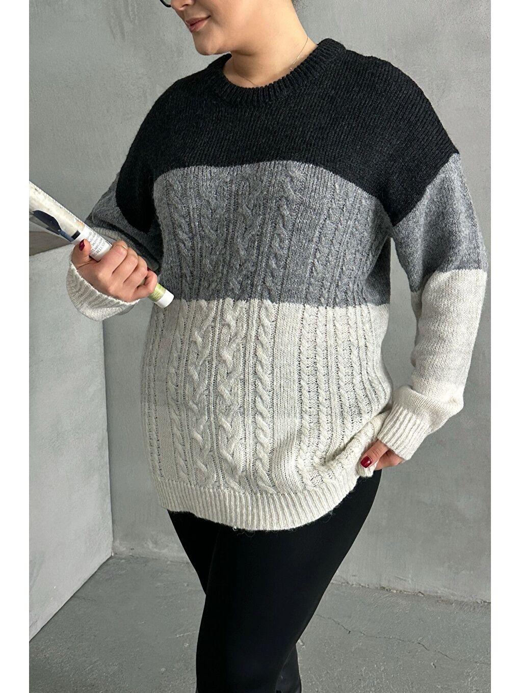 Gri Büyük Beden Uzun Kollu Bisiklet Yaka Renk Bloklu Triko Kazak DG-04-5