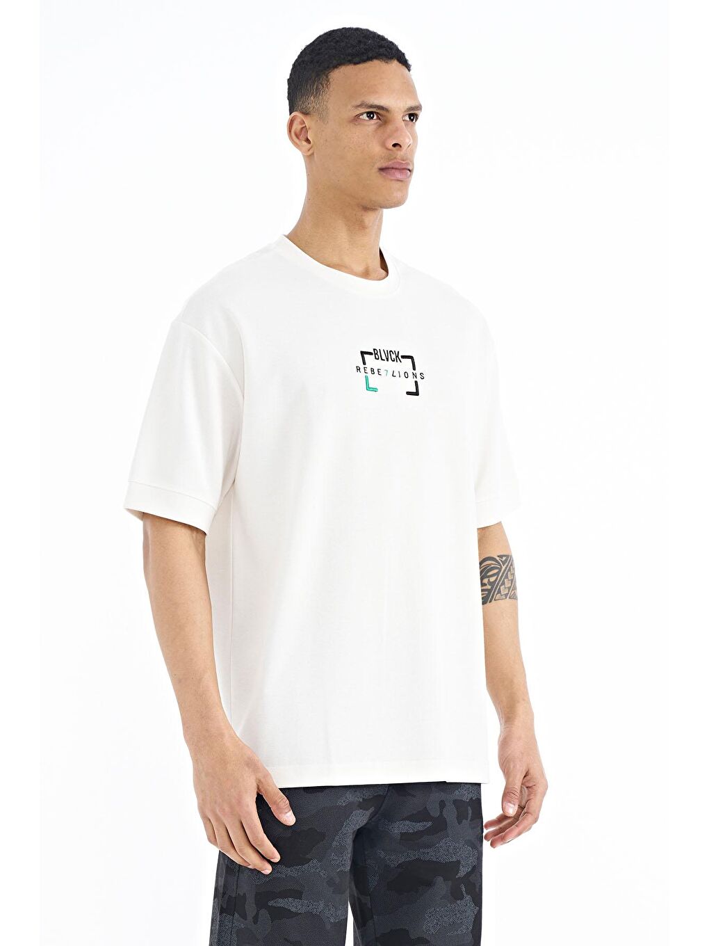 Ekru Yazı Nakışlı O Yaka Oversize Erkek Tişört - 88192-4