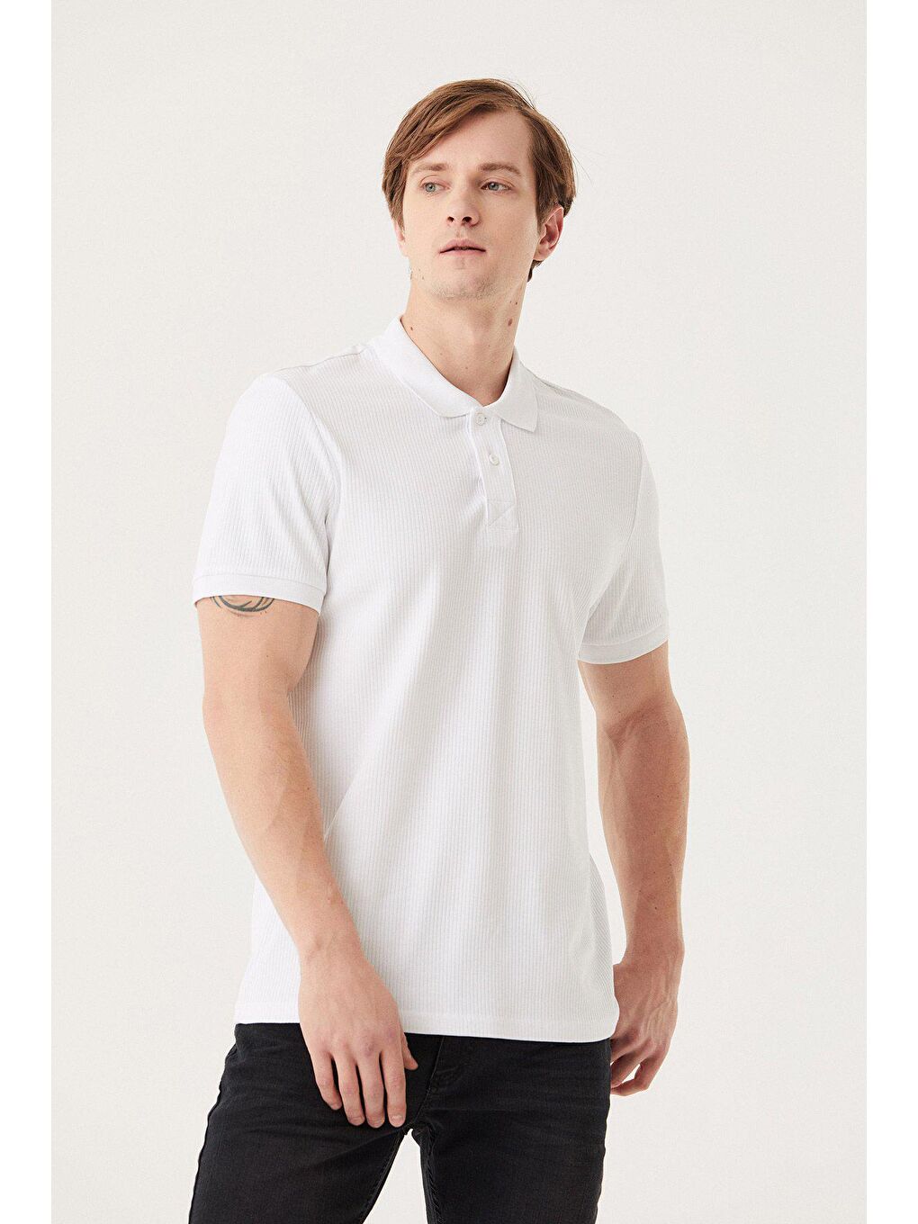 Beyaz Polo Yaka Fitilli Tişört