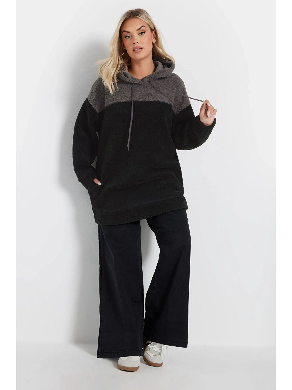 Siyah Büyük Beden Uzun Kollu Kapüşonlu ve Cepli Pelüş Sweatshirt 303790-3