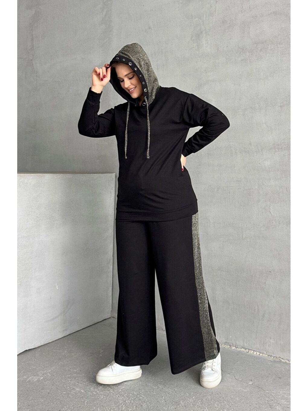 Siyah Büyük Beden Uzun Kollu Kapüşonu Desenli Beli Lastikli Sweatshirt 106-73-1