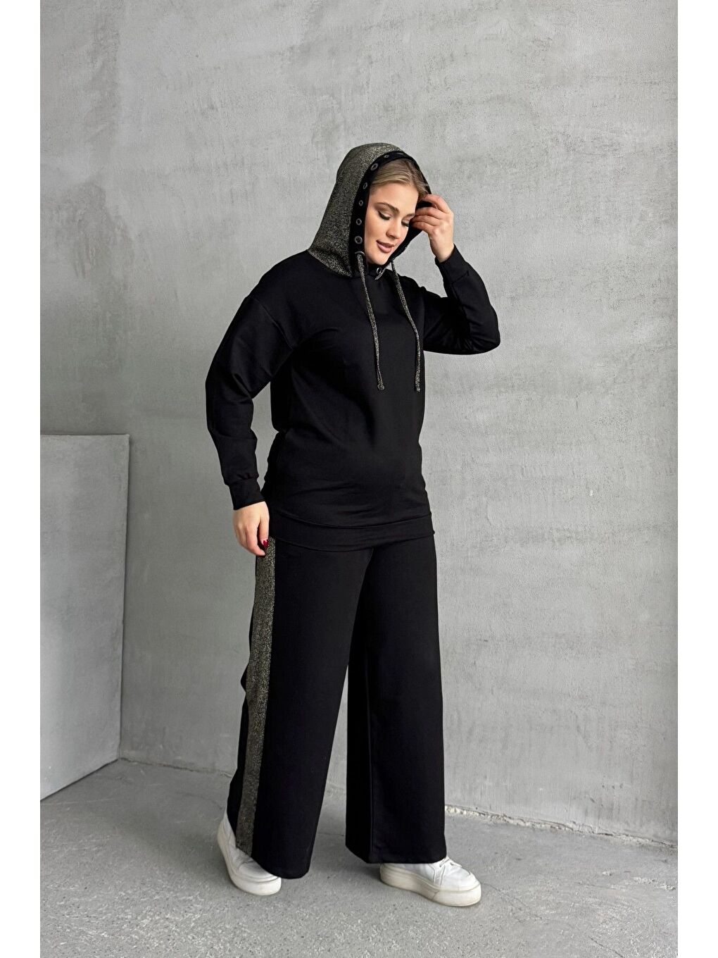 Siyah Büyük Beden Uzun Kollu Kapüşonu Desenli Beli Lastikli Sweatshirt 106-73-3