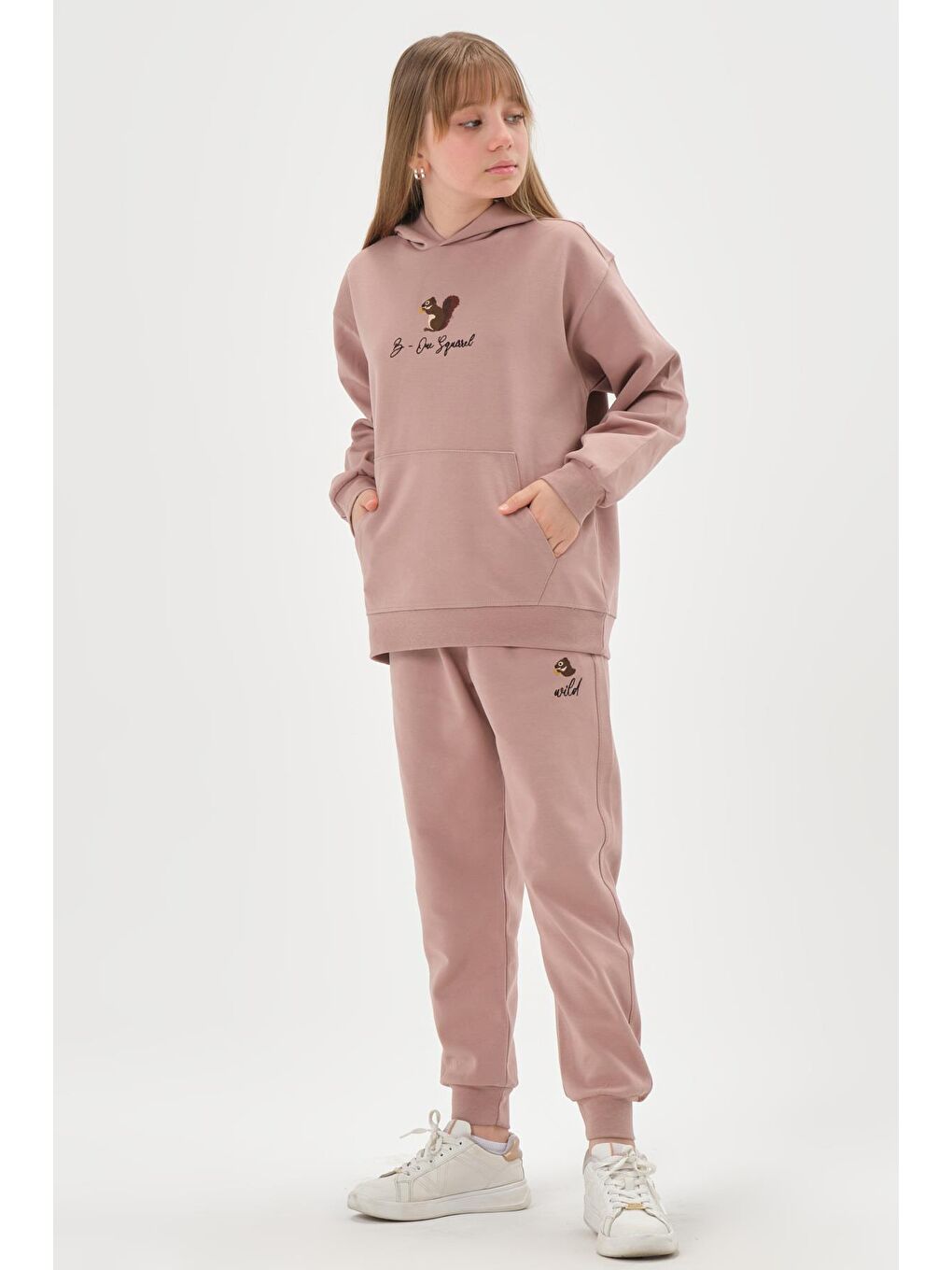 Kahverengi Kapüşonlu Nakış Detaylı Kız Çocuk Eşofman Takımı-1