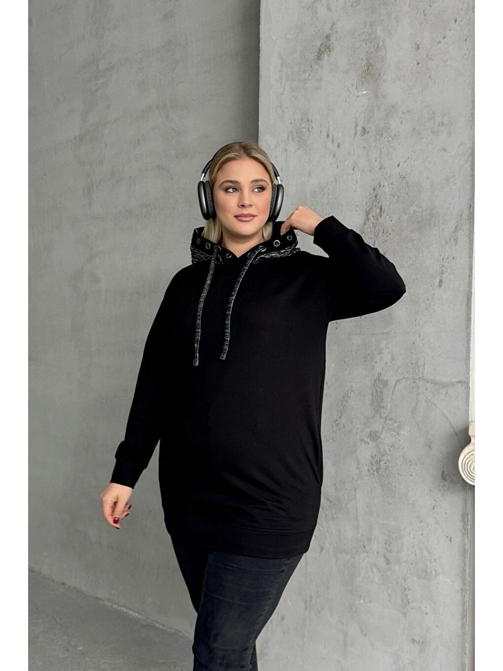 Siyah Büyük Beden Uzun Kollu Kapüşonu Desenli Cepli Sweatshirt 106-92