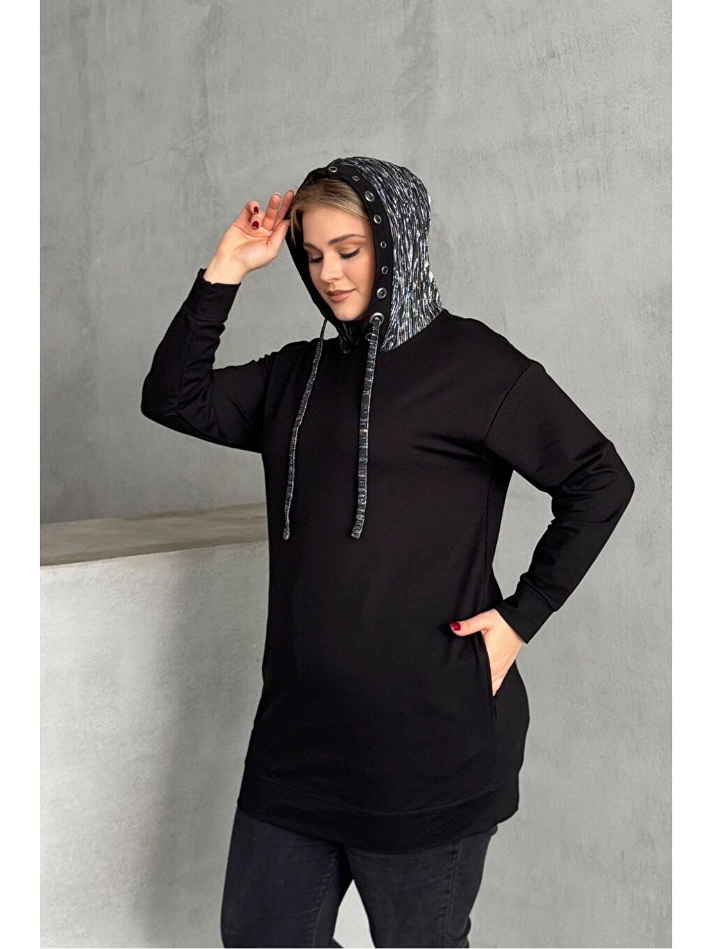 Siyah Büyük Beden Uzun Kollu Kapüşonu Desenli Cepli Sweatshirt 106-92-1