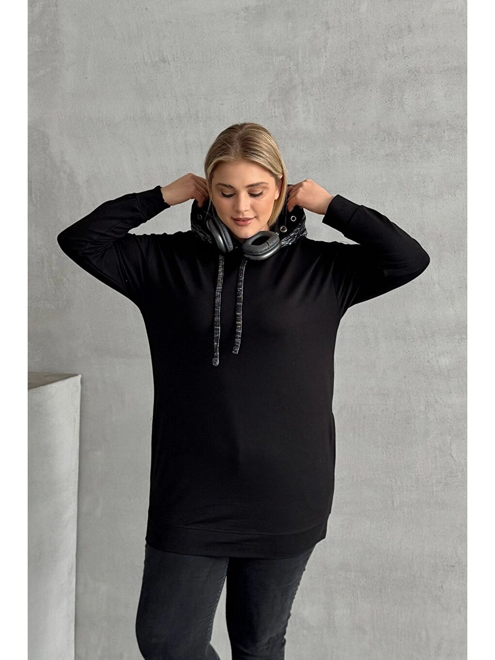 Siyah Büyük Beden Uzun Kollu Kapüşonu Desenli Cepli Sweatshirt 106-92-3