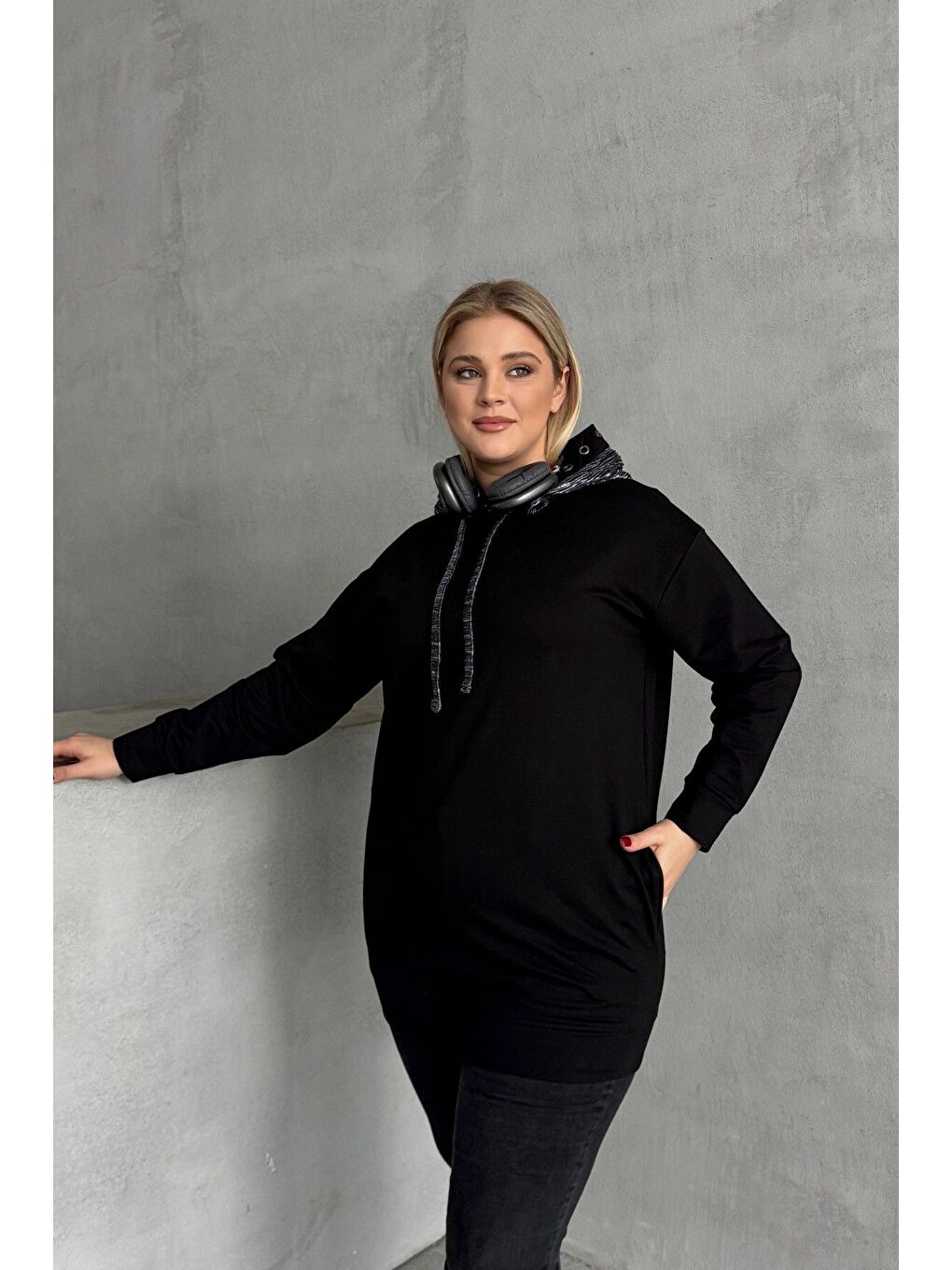 Siyah Büyük Beden Uzun Kollu Kapüşonu Desenli Cepli Sweatshirt 106-92-4