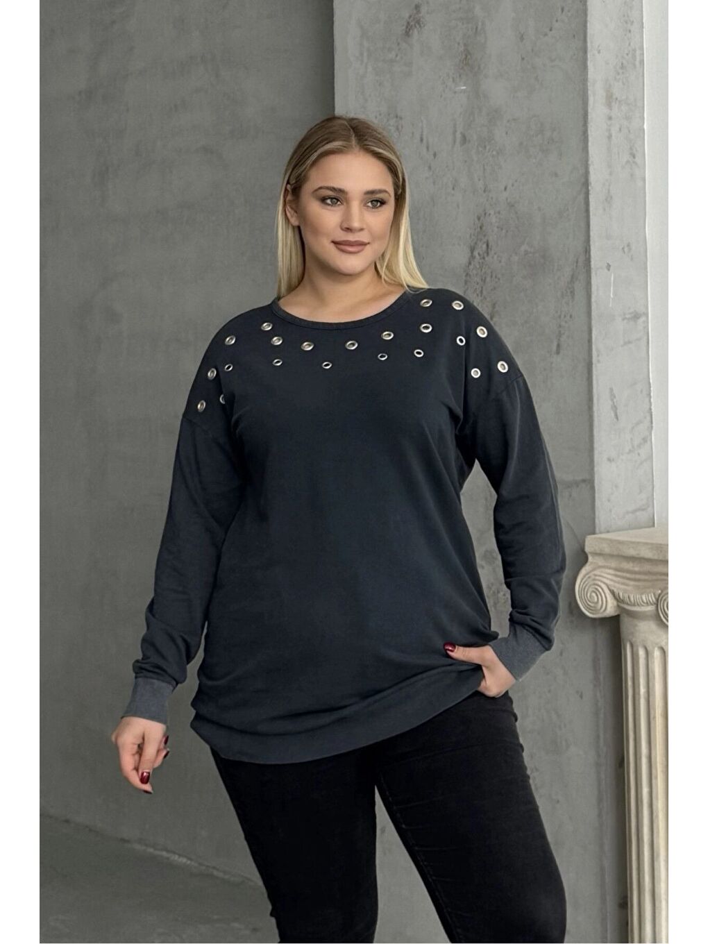 Antrasit Büyük Beden Uzun Kollu Kuşgözü ve Sırt Dekolte Detaylı Sweatshirt 303870-3