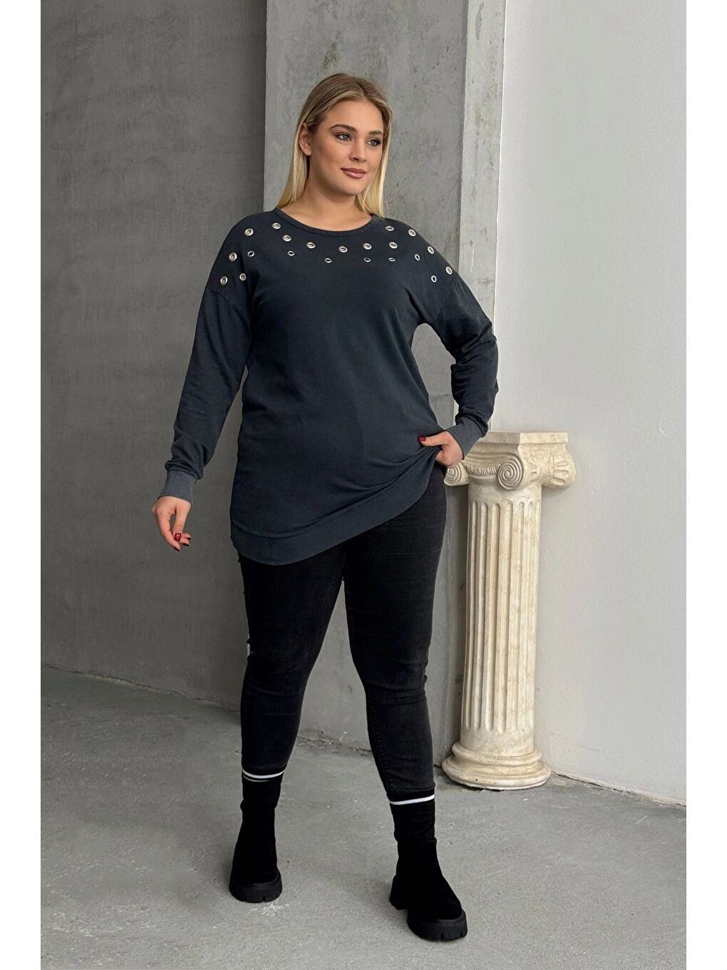 Antrasit Büyük Beden Uzun Kollu Kuşgözü ve Sırt Dekolte Detaylı Sweatshirt 303870-5