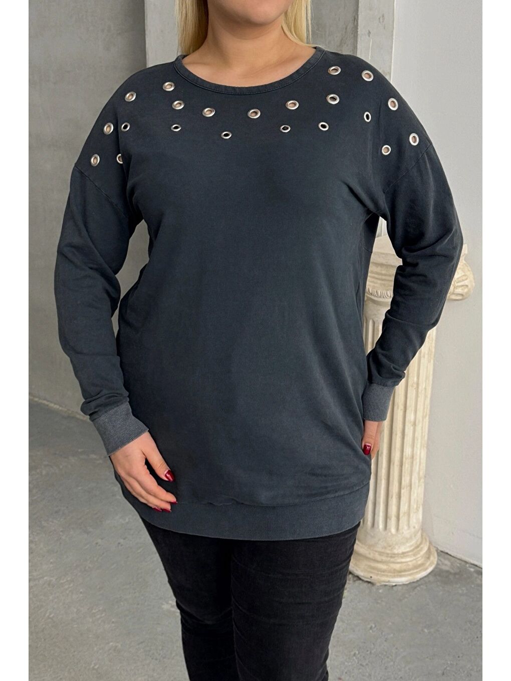 Antrasit Büyük Beden Uzun Kollu Kuşgözü ve Sırt Dekolte Detaylı Sweatshirt 303870-6