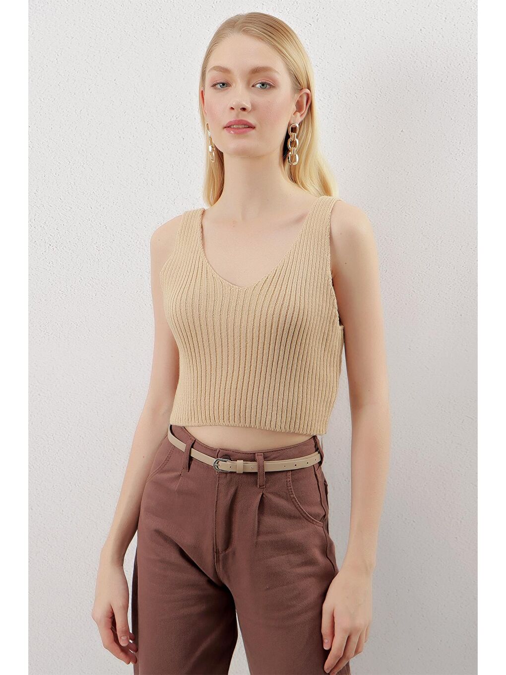 Bej Taş Askılı V Yaka Triko Crop-3