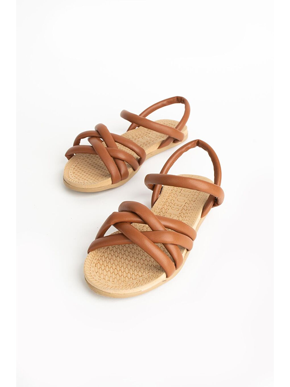 Kahverengi Rahat Taban İnce Çapraz Şerit Bantlı Kadın Sandalet 41-25-22-2