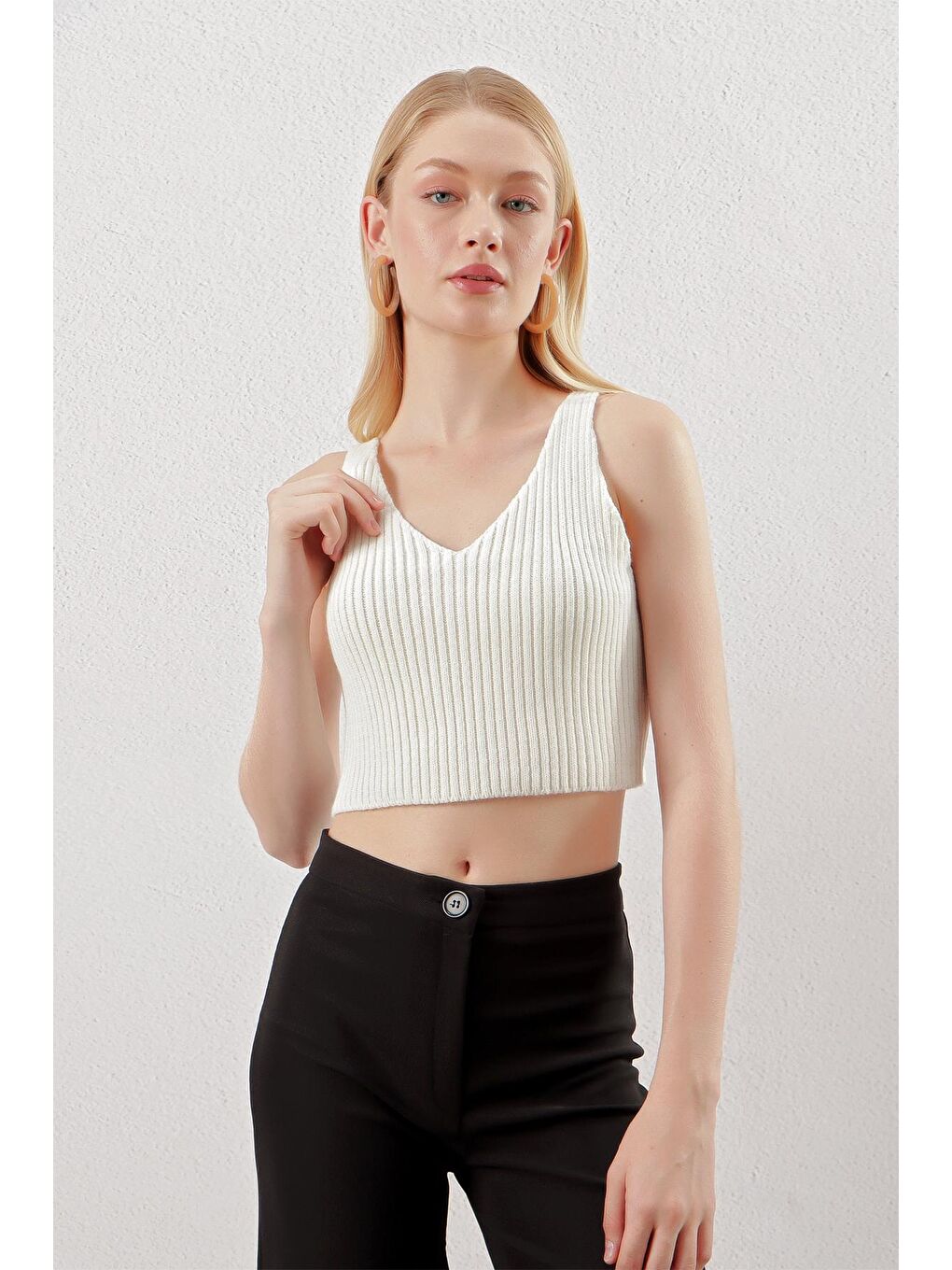 Ekru Askılı V Yaka Triko Crop-3