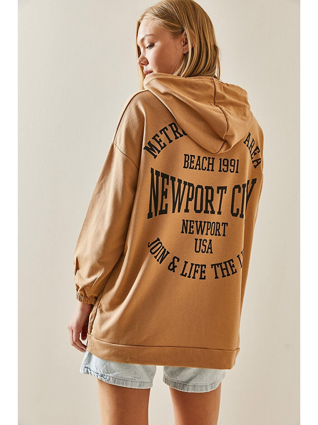 Sarı Camel Rengi Arkası Baskılı Kapüşonlü Sweatshirt 3YXK8-47462-53