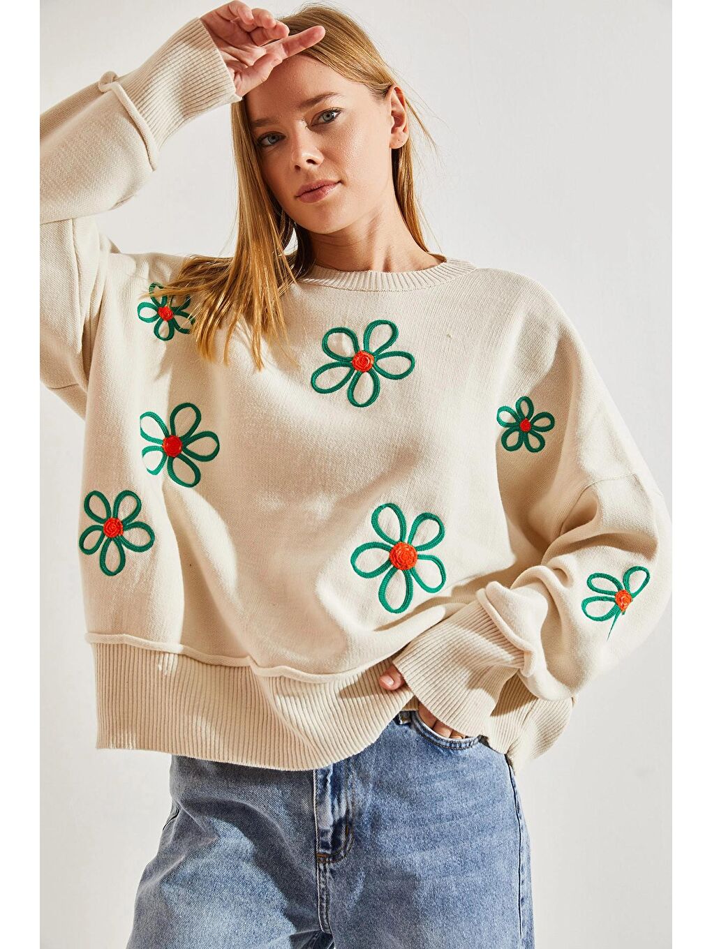 Ekru Kadın Papatya Nakışlı Triko Kazak-1